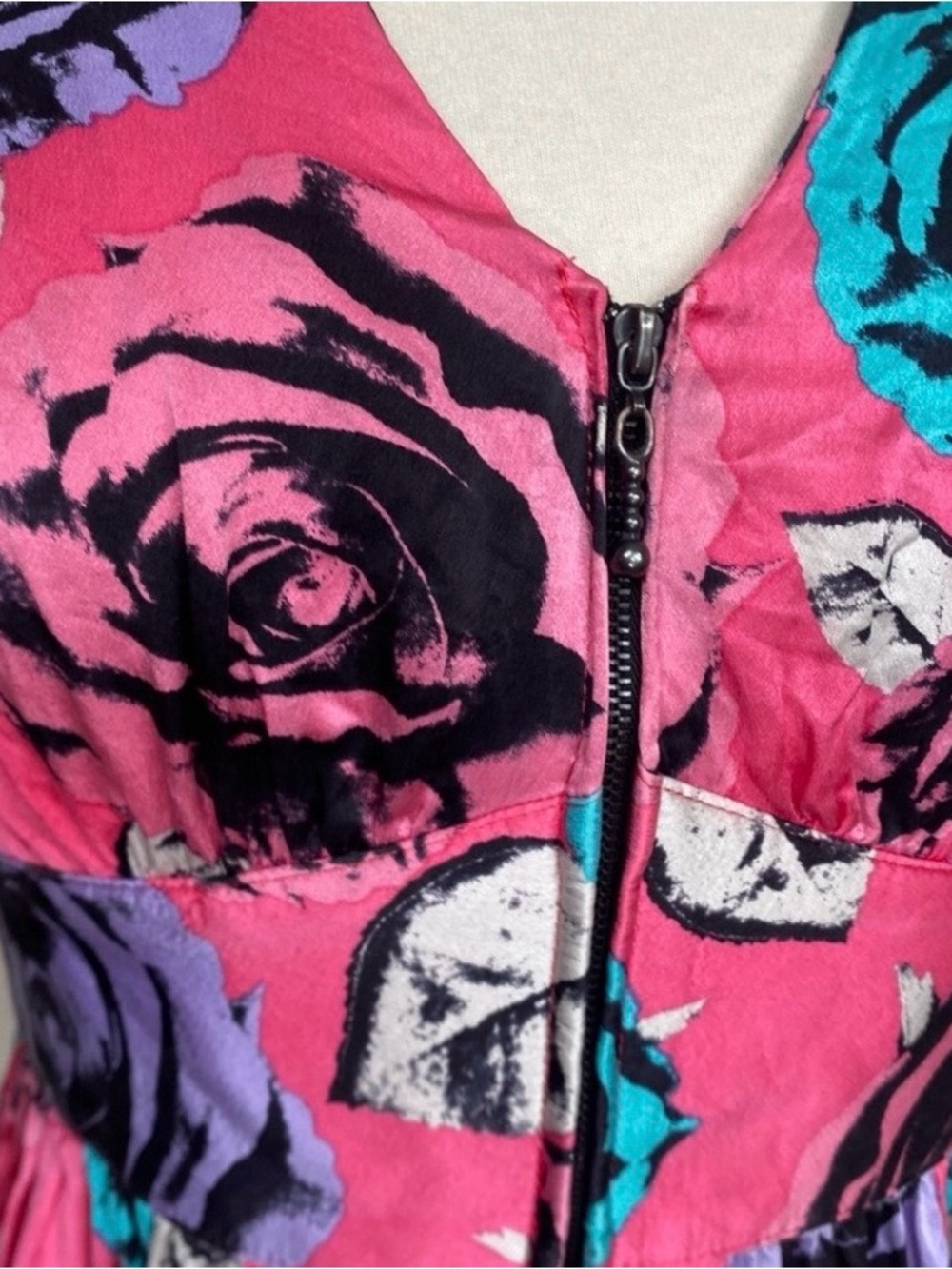 Betsey Johnson Women's Pink Rosette V Neck Short Sleeve Satin Mini Dress Size 4 - Picture 6 of 16